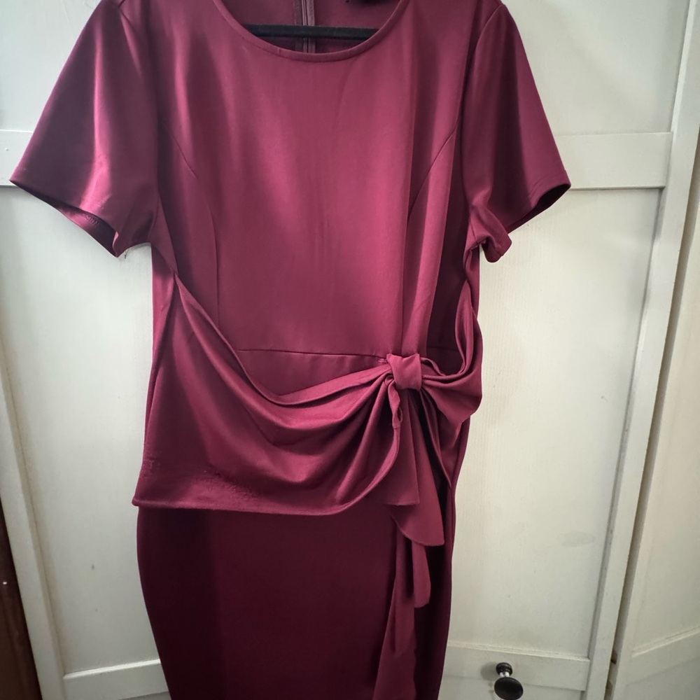 Elegant Burgundy Dress with Knot Detail